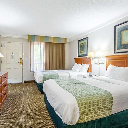 Rodeway Inn Huntsville Bagian luar foto