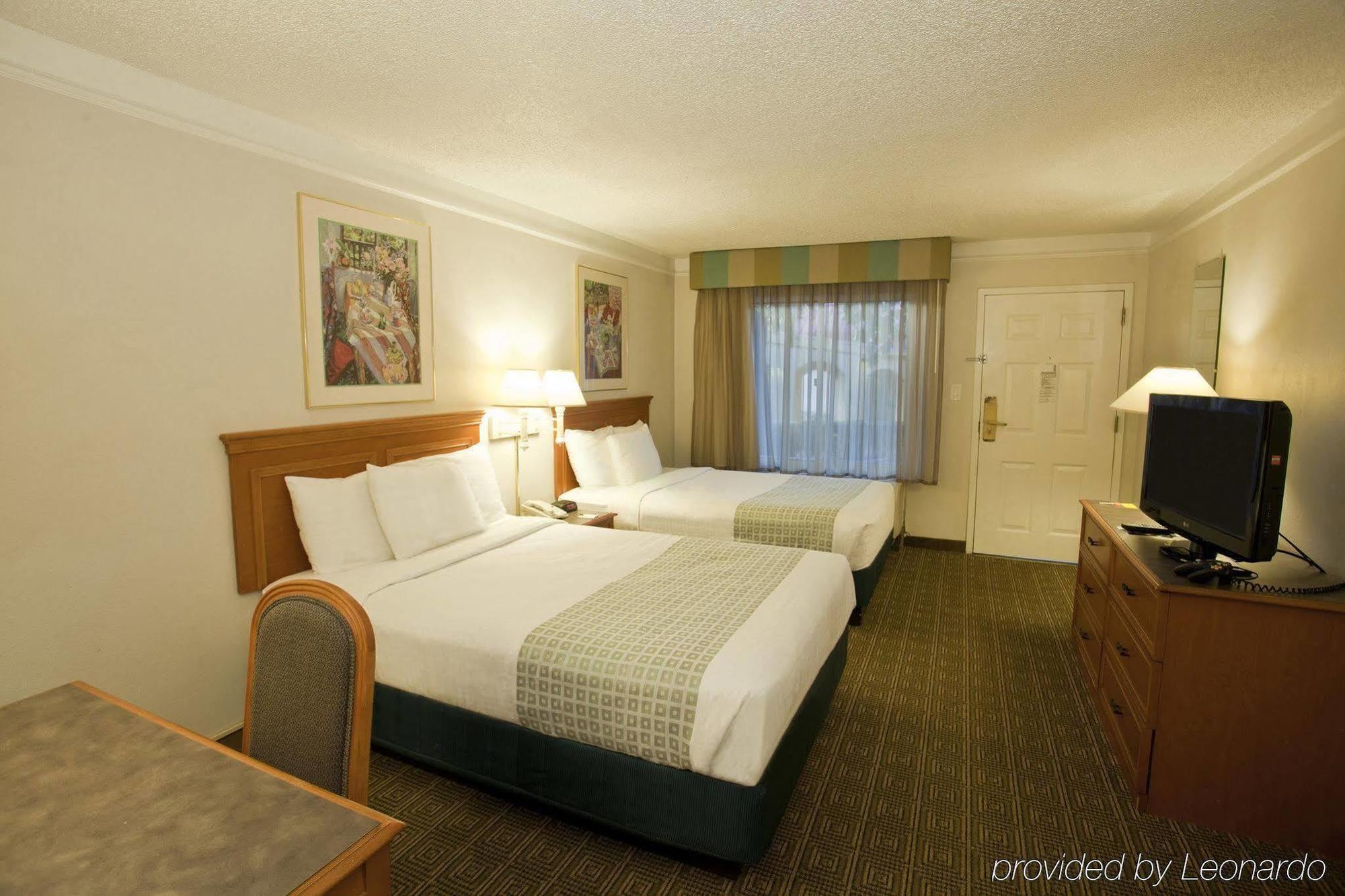 Rodeway Inn Huntsville Bagian luar foto